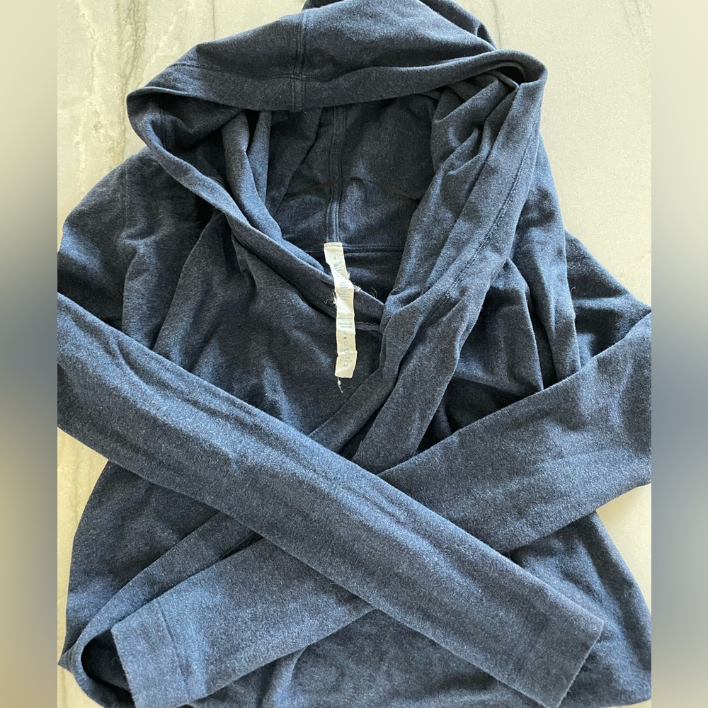 Lululemon Cropped wrap hooded sweater size 4